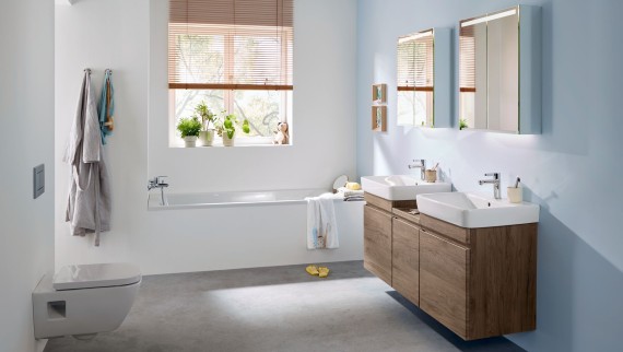 Salle de bains Renova avec baignoire