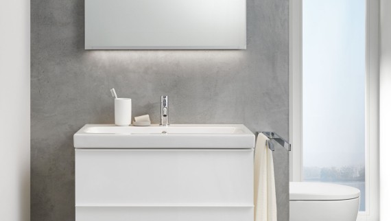 Salle de bains Geberit iCon avec lavabo et miroir Salle de bains Geberit iCon avec lavabo et miroir