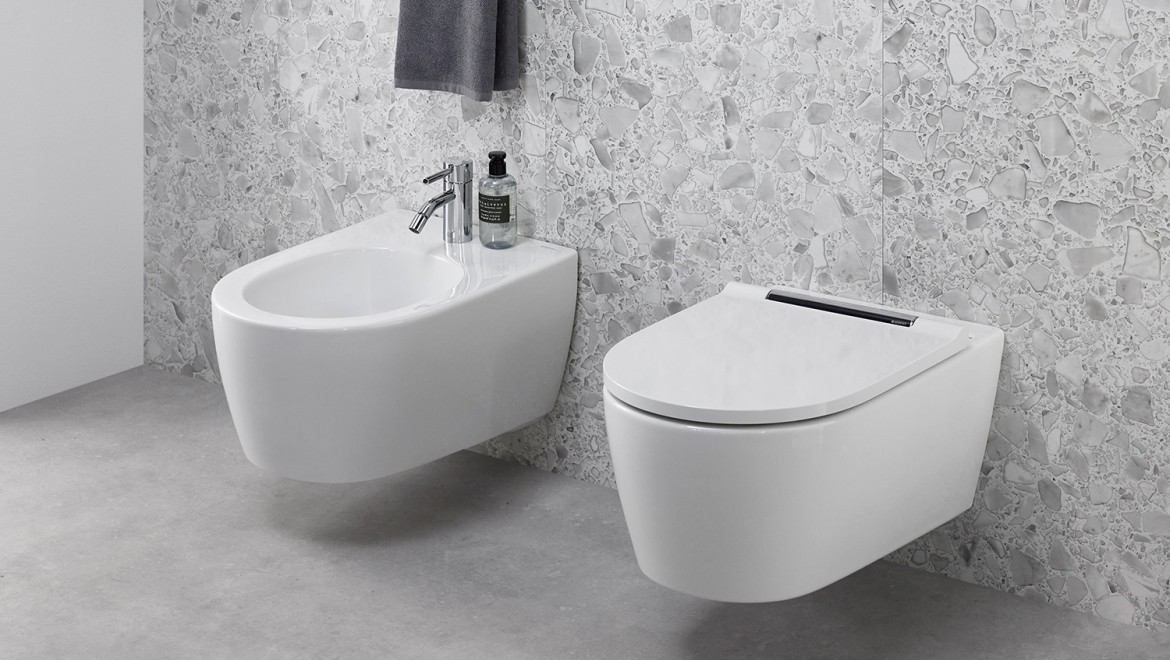 Bidet suspendu Geberit et WC lavant Geberit AquaClean Sela