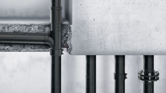 Les tubes et raccords Geberit PE sont soudés et peuvent également être posés dans le béton.