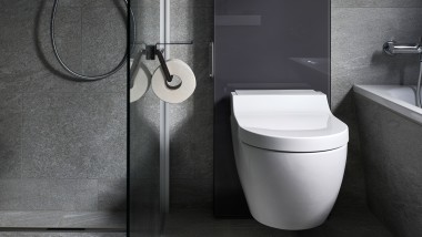 Le panneau sanitaire Geberit Monolith avec WC lavant Geberit AquaClean Tuma