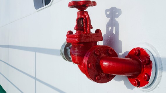Utilisation de Geberit Mapress CuNiFe pour les conduites d'eau d'extinction sur les navires ou dans le secteur offshore