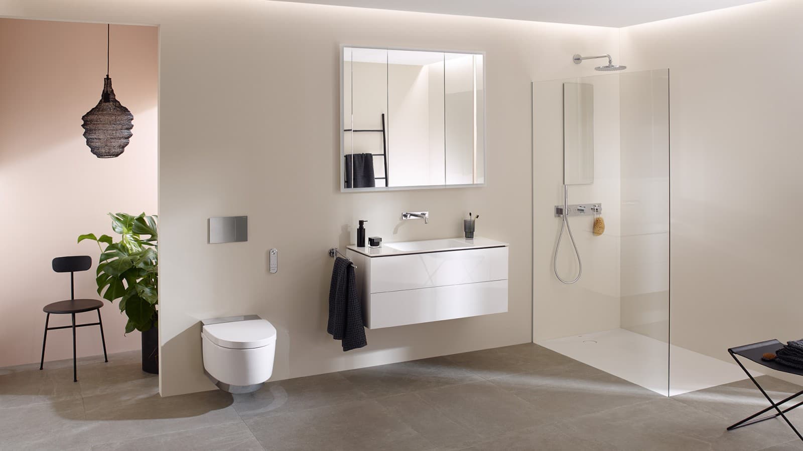 Ambiance d'une salle de bains avec WC lavant Geberit AquaClean Maïra, lavabo et meuble Geberit ONE (© Geberit) Ambiance d'une salle de bains avec WC lavant Geberit AquaClean Maïra, lavabo et meuble Geberit ONE (© Geberit)