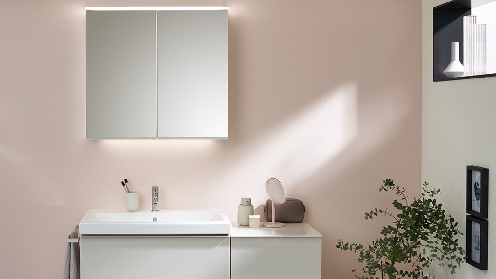 Armoire de toilettes Geberit Options Plus (© Geberit) Armoire de toilettes Geberit Options Plus (© Geberit)