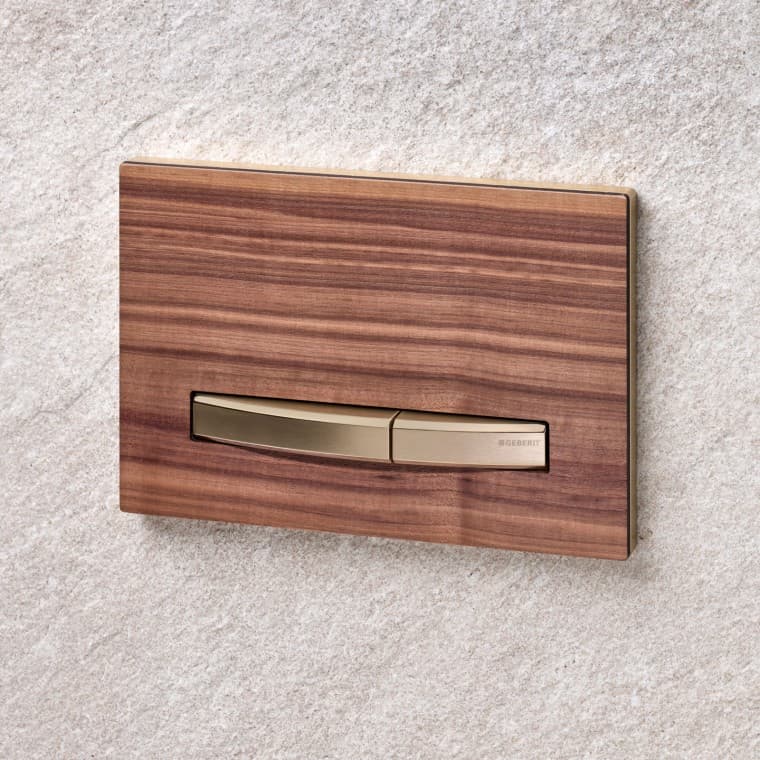 Geberit Sigma50 est disponible avec une surface en bois de noyer américain, parmi d'autres designs. Geberit Sigma50 est disponible avec une surface en bois de noyer américain, parmi d'autres designs.