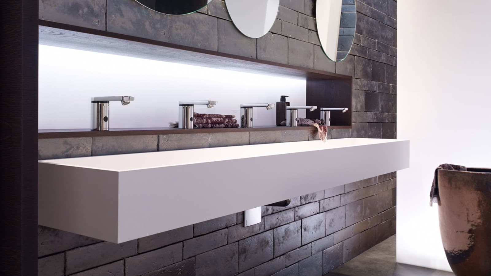 Lavabo Geberit avec robinets et siphon Lavabo Geberit avec robinets et siphon