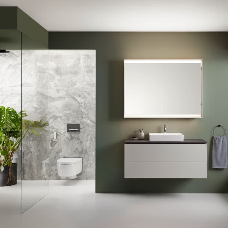 WC lavant Geberit AquaClean Maïra Comfort dans une salle de bains Geberit ONE WC lavant Geberit AquaClean Maïra Comfort dans une salle de bains Geberit ONE