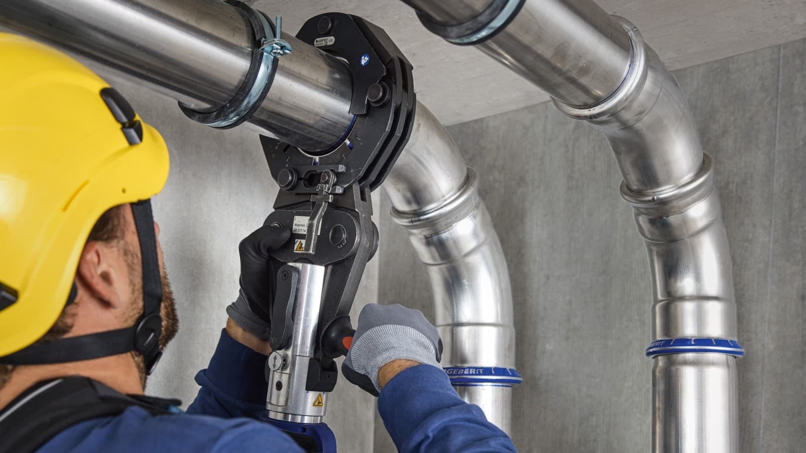 Les raccords à sertir sont rapides, faciles et propres à installer Les raccords à sertir sont rapides, faciles et propres à installer