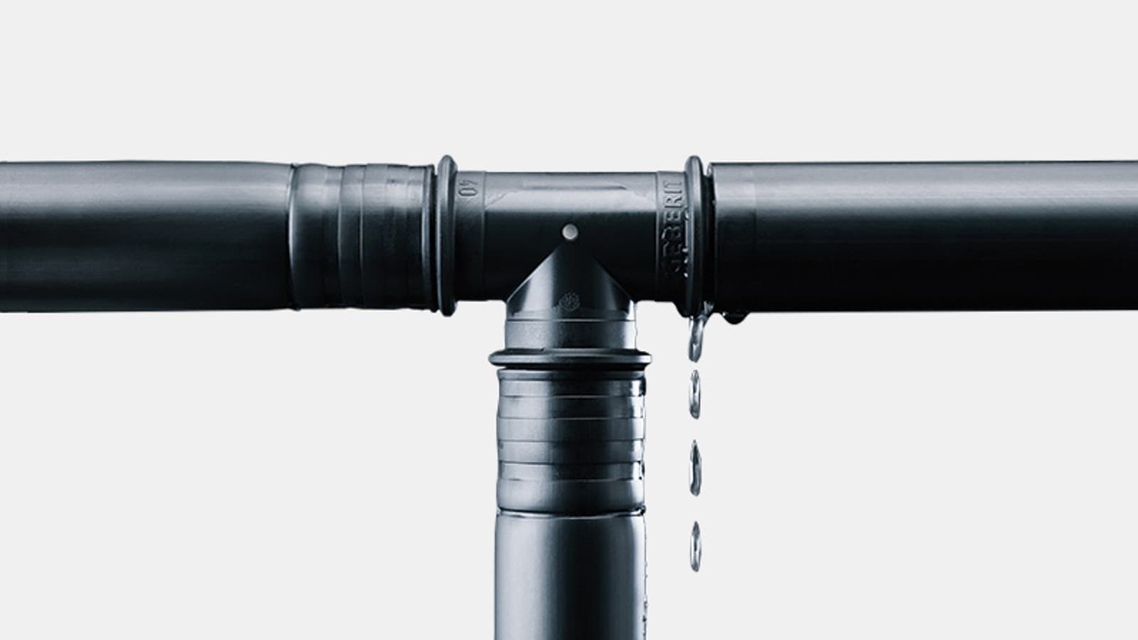 Les raccords Geberit Mepla non sertis peuvent être facilement identifiés lors de l'essai de pression. Les raccords Geberit Mepla non sertis peuvent être facilement identifiés lors de l'essai de pression.